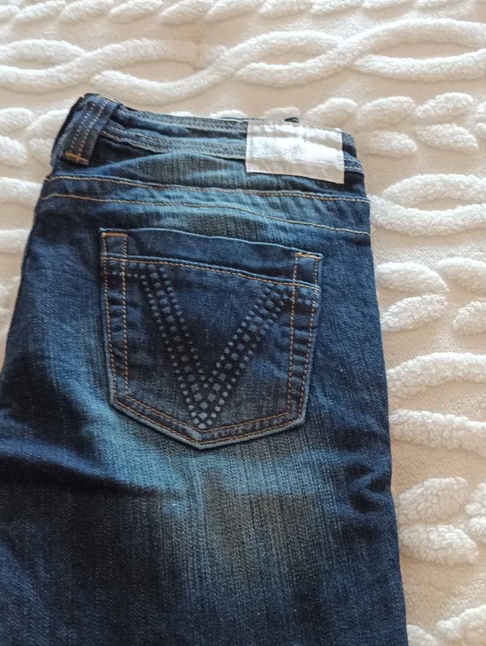Vigoss Dark Blue Women's Skinny Jeans with Back-Pocket V Detail